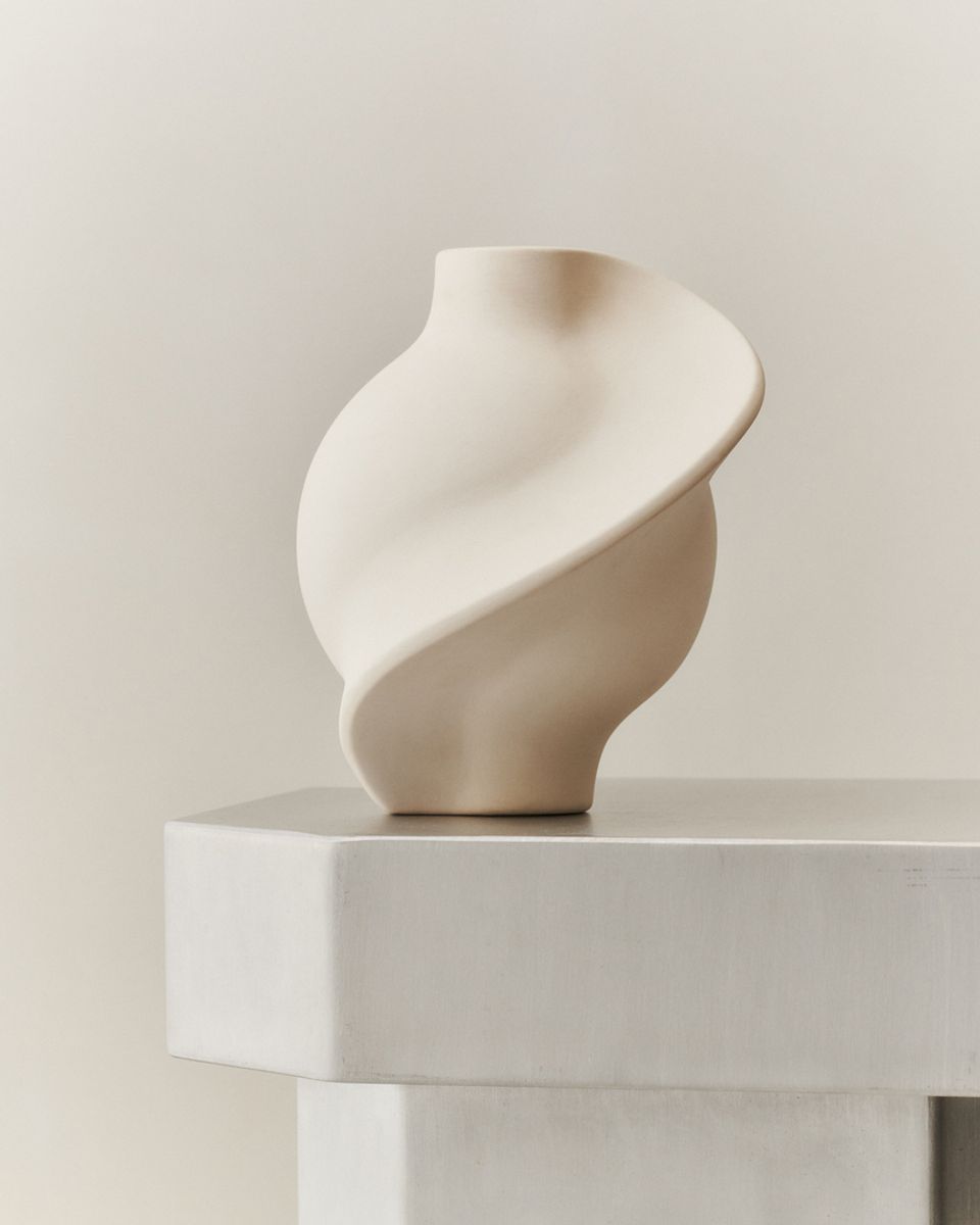 Ceramic Pirout Vase 02, Raw White