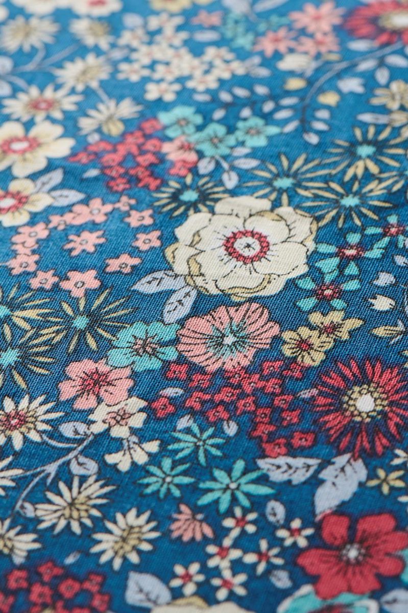 Putetrekk 60x60 -  Blått m/ offwhite, røde, blå og rosa blomster