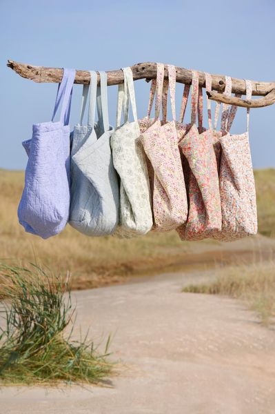 Hovedbilde Quiltet strandveske m/ oransje og blå blomster