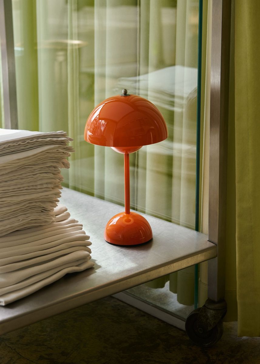 Flowerpot VP9 Oppladbar Bordlampe - Zesty Orange