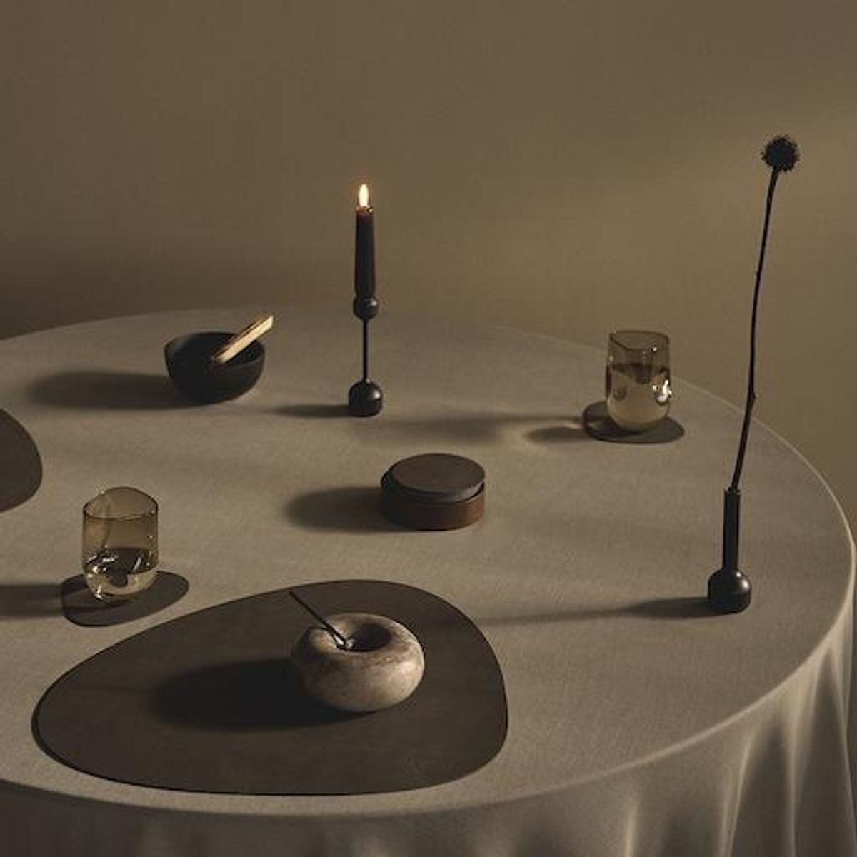 Bordbrikke Curve L Nupo Caviar